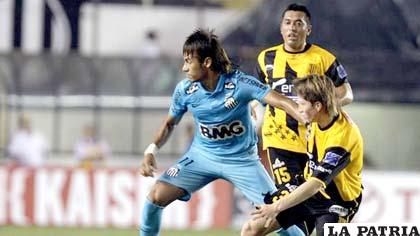 Neymar anotó el segundo del Santos (Foto: foxsportsla.com)