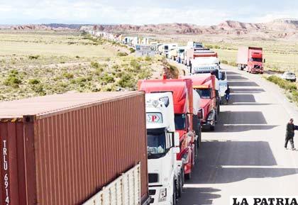 Bloqueo de vía hacia Chile en cuarto intermedio (Foto eldiario.net)