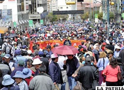 La Central Obrera Bolivia (COB) anuncia paro de 48 horas