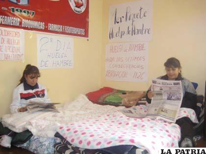 Las dos mujeres profesionales que iniciaron la huelga de hambre en Oruro