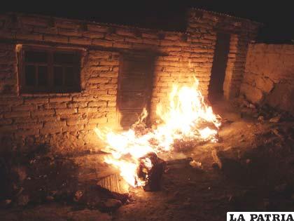 La vivienda fue quemada por los vecinos de Incapozo