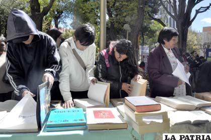 Ciudadanía mostró interés por la exposición de libros del Codecli