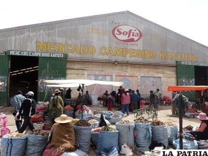 El mercado Kantuta es propiedad de la Gobernación, pero será administrado por la Federación de Campesinos