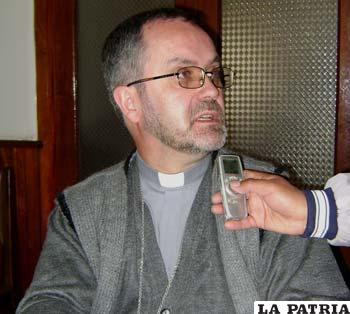 Obispo Cristóbal Bialasik explicó a feligreses el porqué de la decisión de la Iglesia