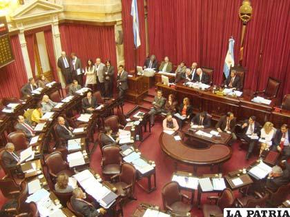 Senado de la Argentina aprobó expropiación de acciones de YPF (corrientesdetarde.com)