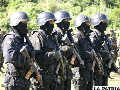 El gobierno del Ecuador pretende cambiar la formación de militares para emprender la lucha contra el crimen (eduardobowles.blogspot.com)