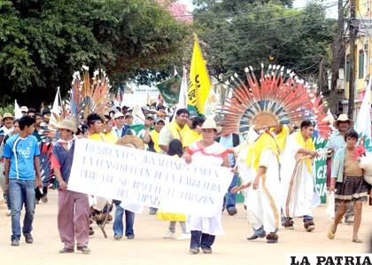 La IX Marcha por el Tipnis comenzó su caminata ayer en la tarde desde la plaza principal de Trinidad (Foto: APG)