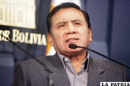 Ministro Santalla anuncia los feriados de mayo (Foto: APG)
