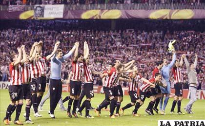 Jugadores del Athletic Club celebran la clasificación a la final de la UEL (Foto: www.que.es)
