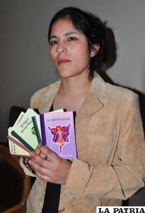 María Elena Condarco y su reciente producción, tres cuentos dedicados a los niños