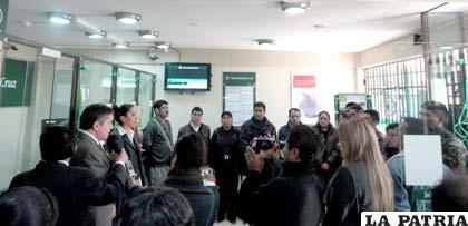 Acto de inauguración de la agencia del BMSC en Huanuni