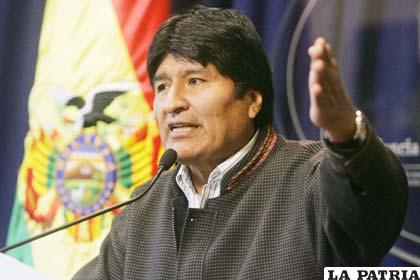 Presidente Morales acusó a los médicos de traficar con pacientes
