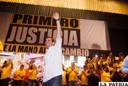 Henrique Capriles candidato de la oposición venezolana pide que analice la ley de trabajo que el Gobierno de Venezuela prevé poner en vigor (Foto: rctv.net)