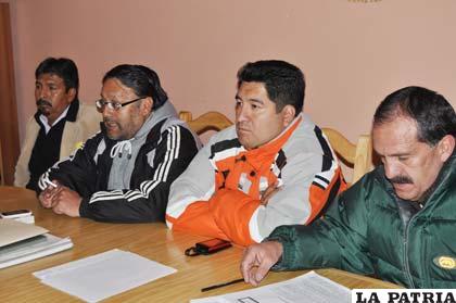 Dirigentes del Oruro Royal en la reunión del viernes