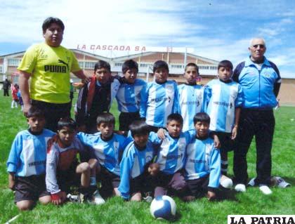 El equipo de Ramón Serrano que logró el primer lugar en El Alto