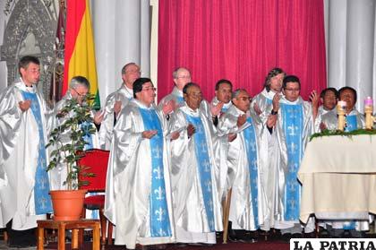 Los sacerdotes se constituyen en elemento central de la Iglesia Católica