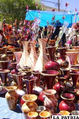 Artesanías son expuestas en la Feria de Oruro Moderno