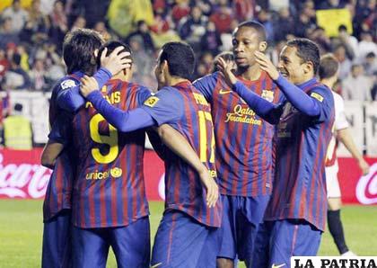 Jugadores de Barcelona Celebran el triunfo logrado ante Rayo Vallecano (Foto: elcomercio.com)
