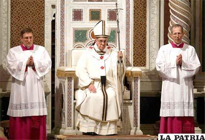 Francisco se posesiona como Obispo de Roma