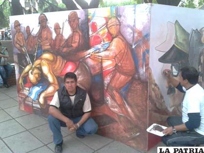 Artista Wilson Zambrana junto a su mural pintado en Argentina