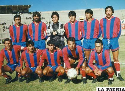 El equipo de Estudiantes Frontanilla de 1993 que logró el subcampeonato de la Copa “Simón Bolívar”