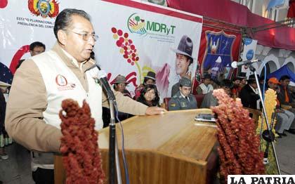 Santos Tito, explica la potencialidad productiva de quinua en Oruro