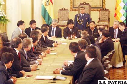 Empresarios reunidos con el Presidente Morales