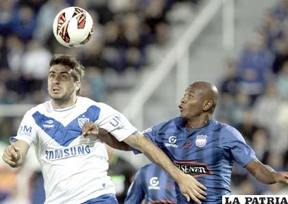 Vélez no pudo ante el equipo ecuatoriano, pero igual clasificó a octavos