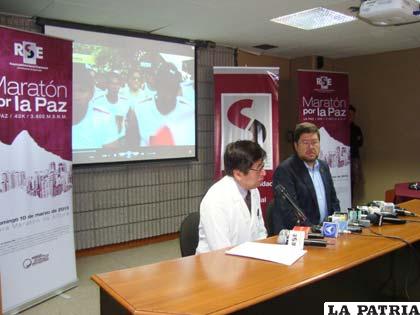 Durante la entrega del aporte de la empresa Soboce