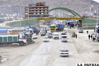 Distribuidor vehicular que quedó inconcluso en la zona Este de la ciudad
