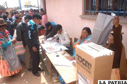 Todos tienen derecho a votar y a ser elegidos en democracia