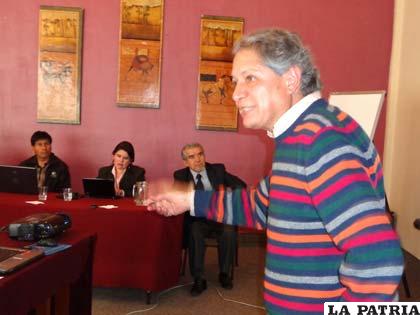 Henry Oporto, experto en minería en su exposición para periodistas