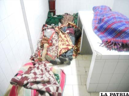 Cadáveres en la morgue del Hospital General “San Juan de Dios” en Challapata