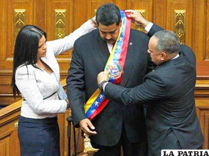 Nicolás Maduro es investido presidente sin haberse realizado el conteo autorizado por el Poder Electoral