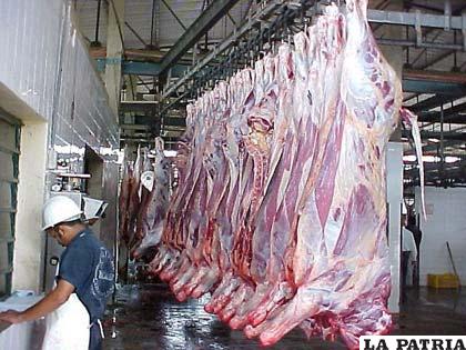 Minoristas reclaman porque el sector de los ganaderos, que comercializan mucha carne, sea el primero en pagar tributos al Estado