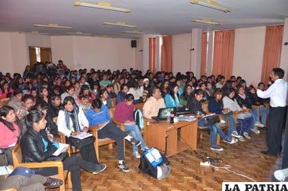 Estudiantes que participaron del ciclo de conferencias de la UPAL