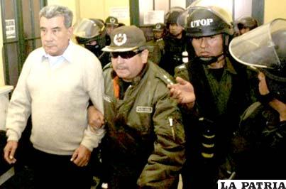 El exprefecto de Pando, Leo Fernández es llevado a una de las audiencias del caso Porvenir