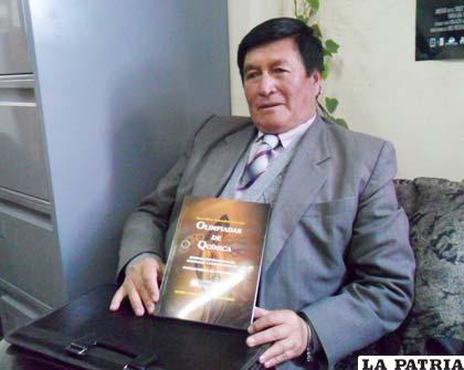Juan Almendras Camargo, autor del libro Olimpiadas de Química