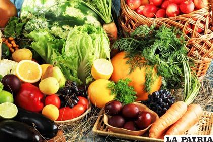 Para una dieta rica en vitamina C es aconsejable el consumo de frutas y verduras