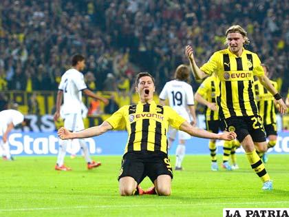 Lewandowski anotó los cuatro goles de Borussia Dortmund