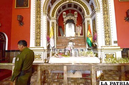 Continúa la investigación por el robo de joyas de la Virgen de Copacabana