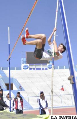 Álvarez en pleno salto