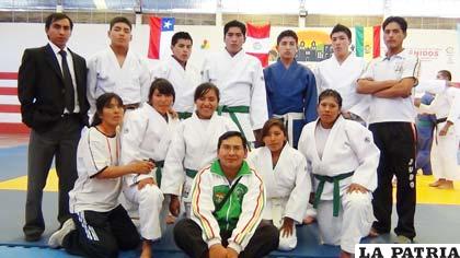 Delegación orureña de judo que compite en Tarija