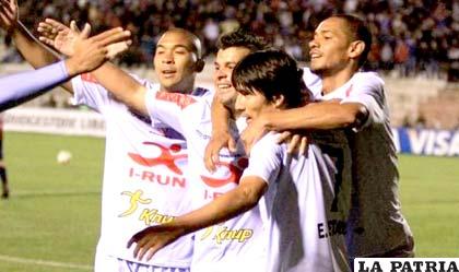 Festejo de los jugadores de Real Garcilaso 