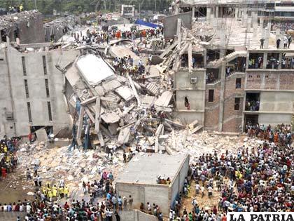 Derrumbe deja alrededor de 243 muertos en Bangladesh