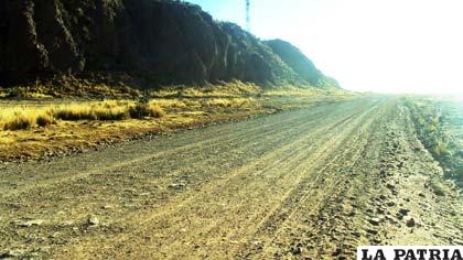 La carretera Chuquichambi-Curahuara de Carangas