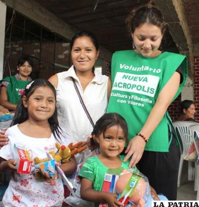 Voluntarios ayudan a desarrollar el proyecto de Aldeas Infantiles