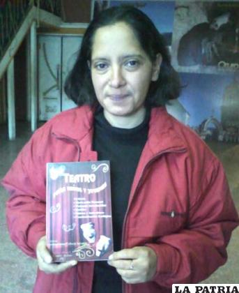 Autora del libro “Teatro para niños y jóvenes”, Indira Cabrera