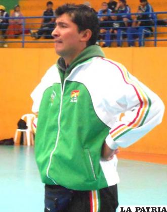 Alexis Vidal, entrenador de la selección de voleibol de Oruro