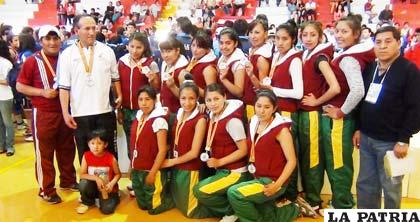 Las jugadoras de la selección de Oruro que lograron la medalla de plata en básquetbol